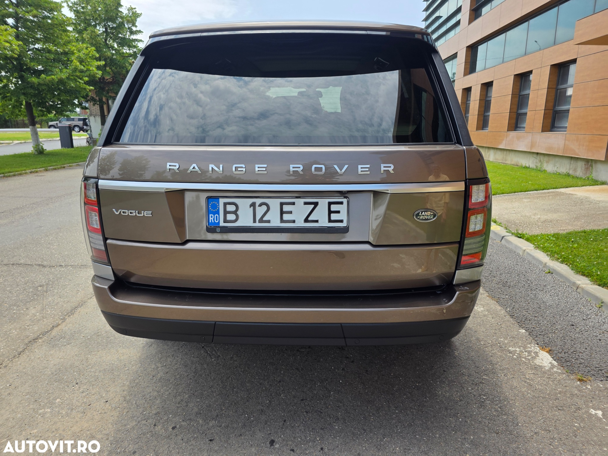 Land Rover Range Rover LWB 3.0 I TDV6 Vogue - 3