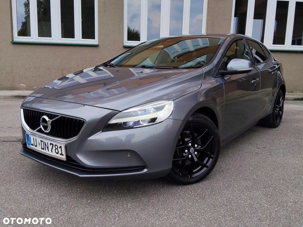 Volvo V40 T2 Momentum - 1