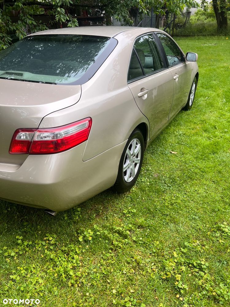Toyota Camry - 25