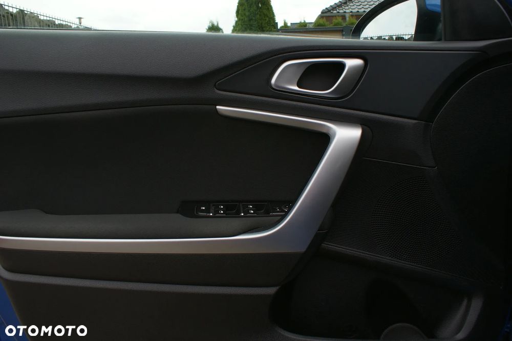Kia Ceed 1.6 CRDi Eco-Dynamics+ (48V Mild-Hybrid) DCT7 Vision - 9