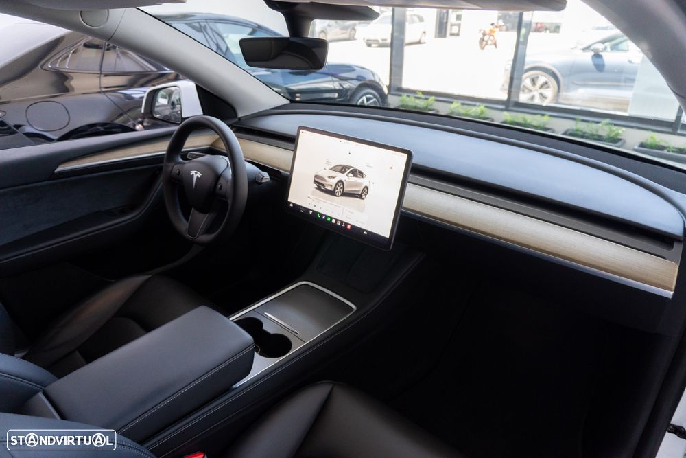 Tesla Model Y RWD - 25