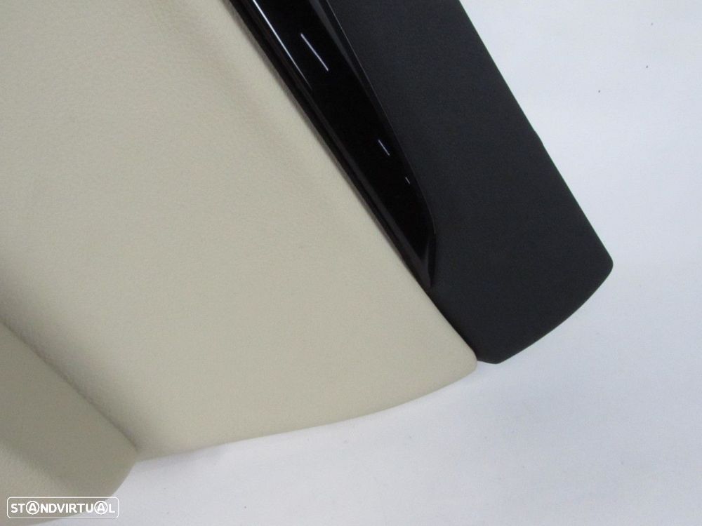 Forra da porta em Pele Direito/Trás Seminovo/ Original BMW X1 (F48) - 2