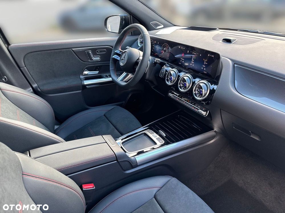 Mercedes-Benz GLA - 13