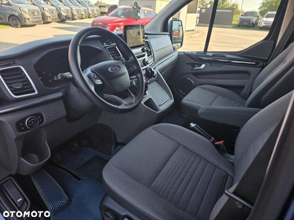 Ford Tourneo Custom - 18