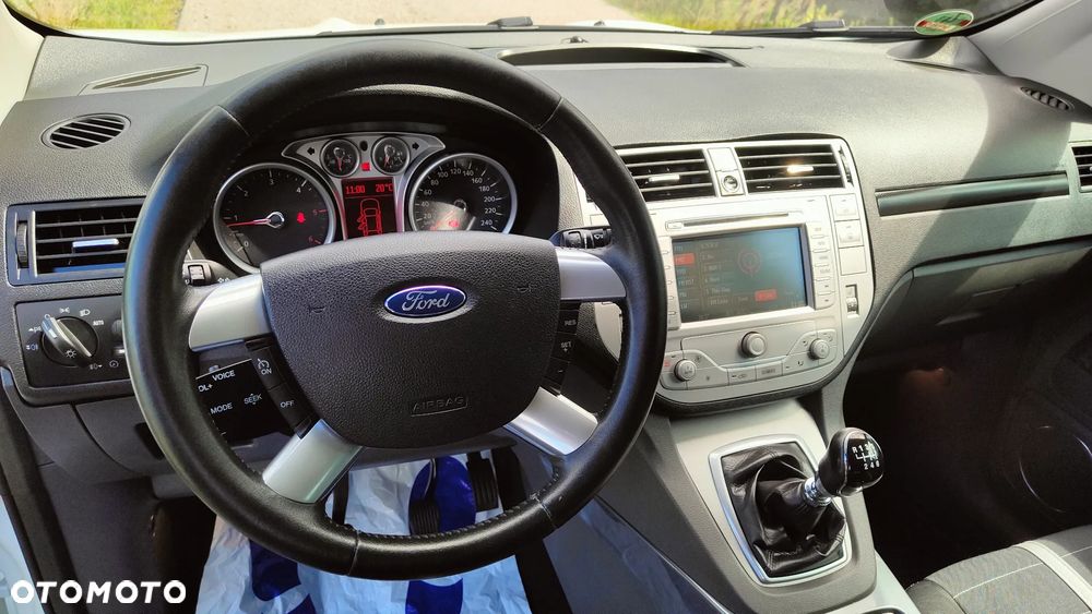 Ford Kuga 2.0 TDCi 2x4 Titanium - 28