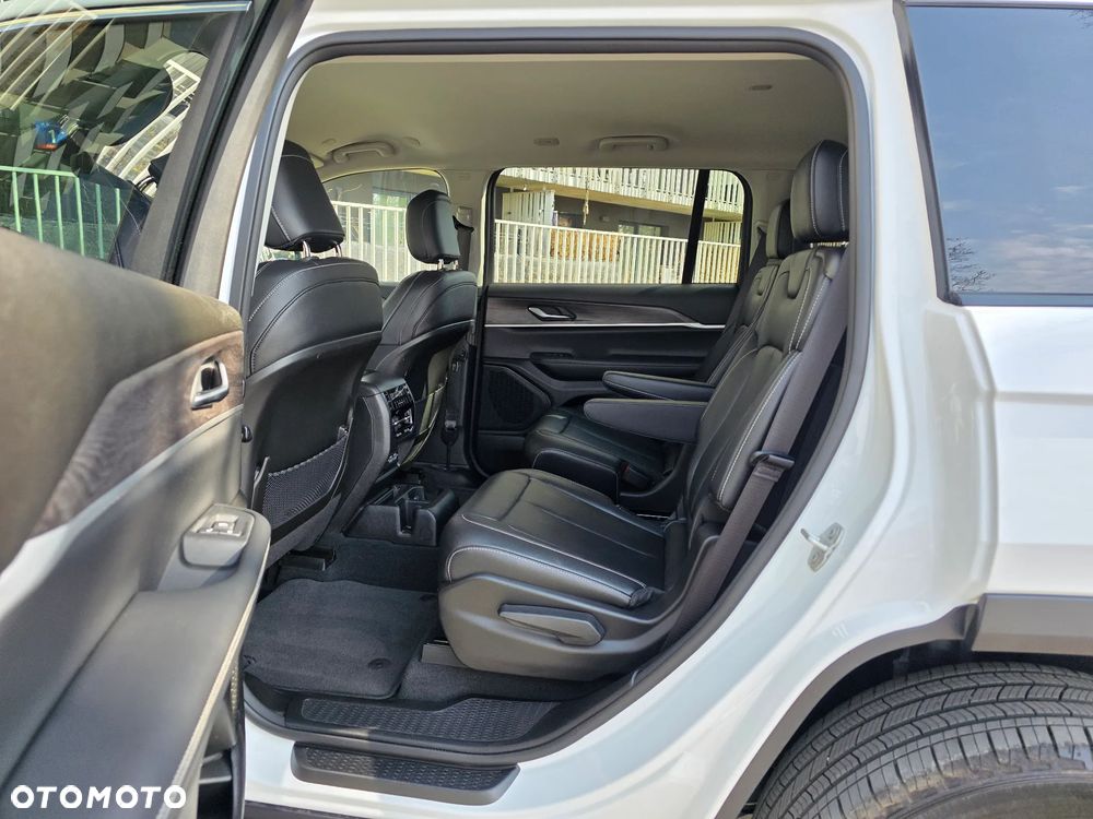 Jeep Grand Cherokee - 22