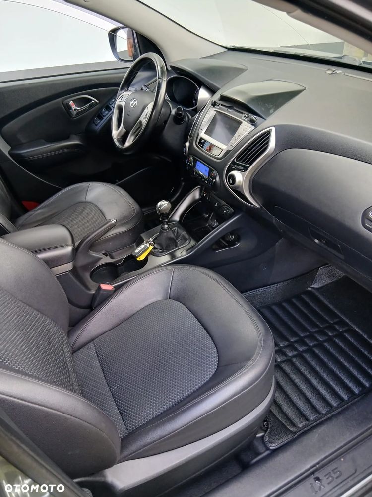 Hyundai ix35 2.0 CRDi 4WD Fifa World Cup Silver Edition - 18