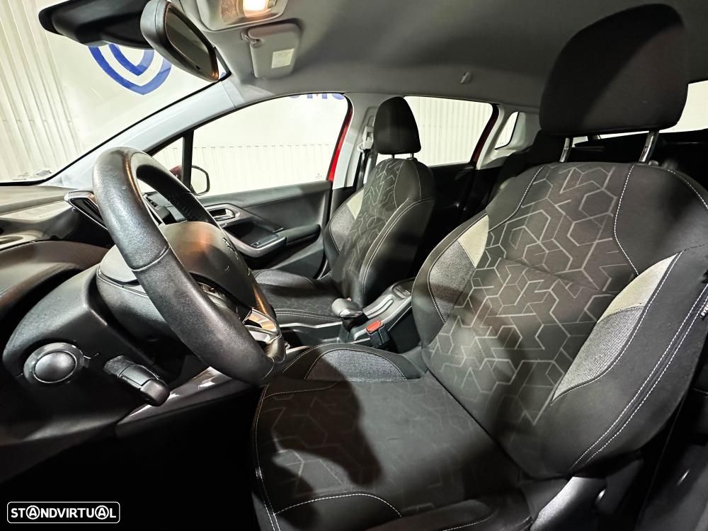 Peugeot 2008 1.2 PureTech Allure - 9