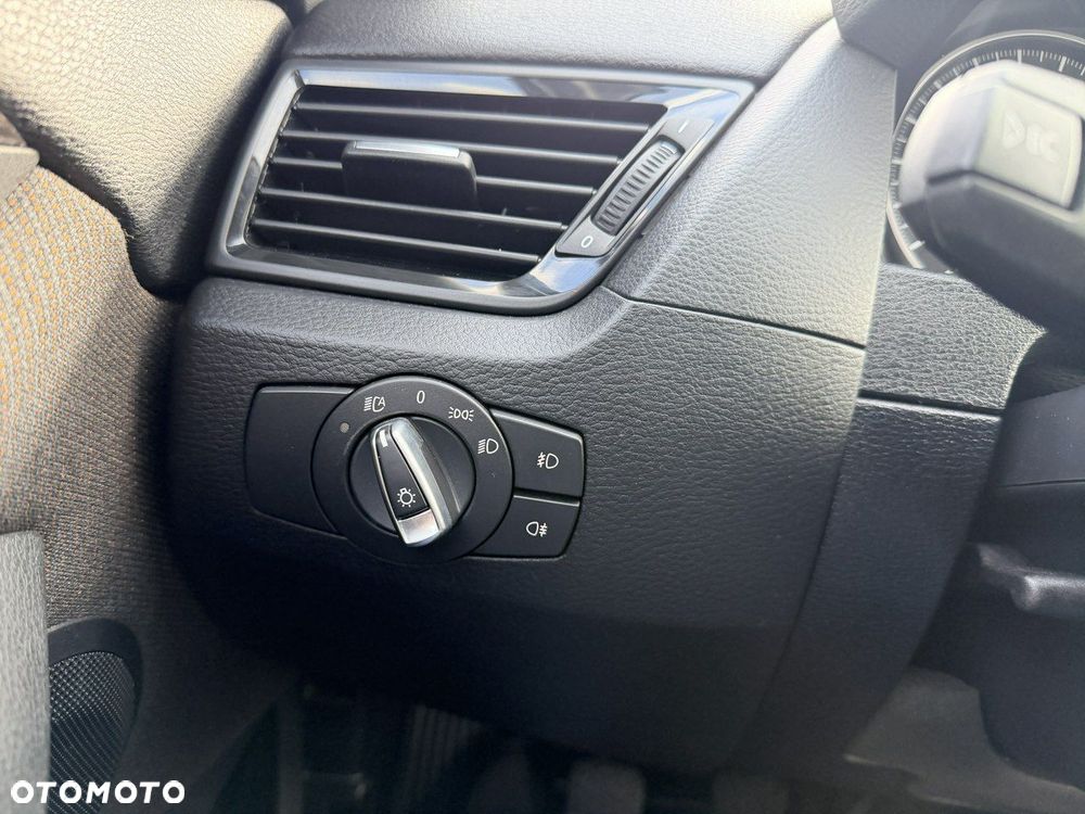 BMW X1 sDrive18d xLine - 24