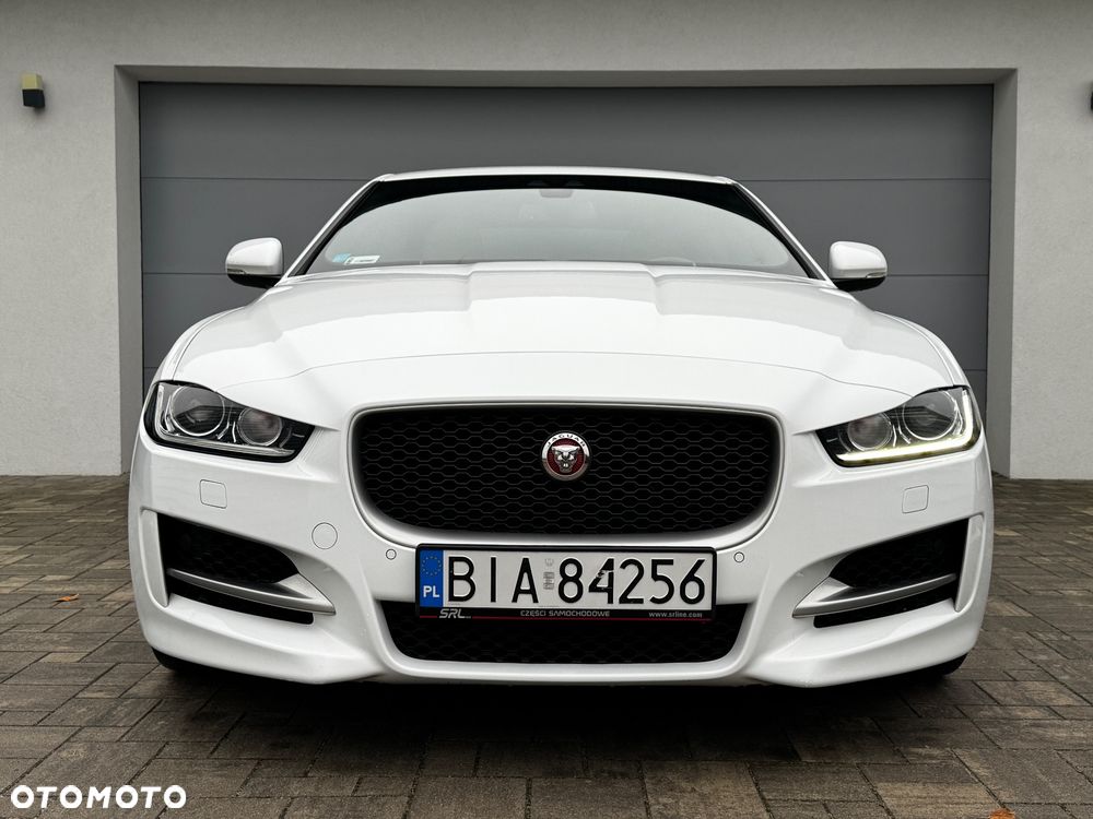 Jaguar XE 2.0 T R-Sport - 8