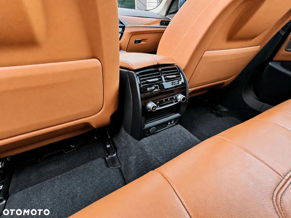 BMW Seria 5 540d xDrive mHEV - 18
