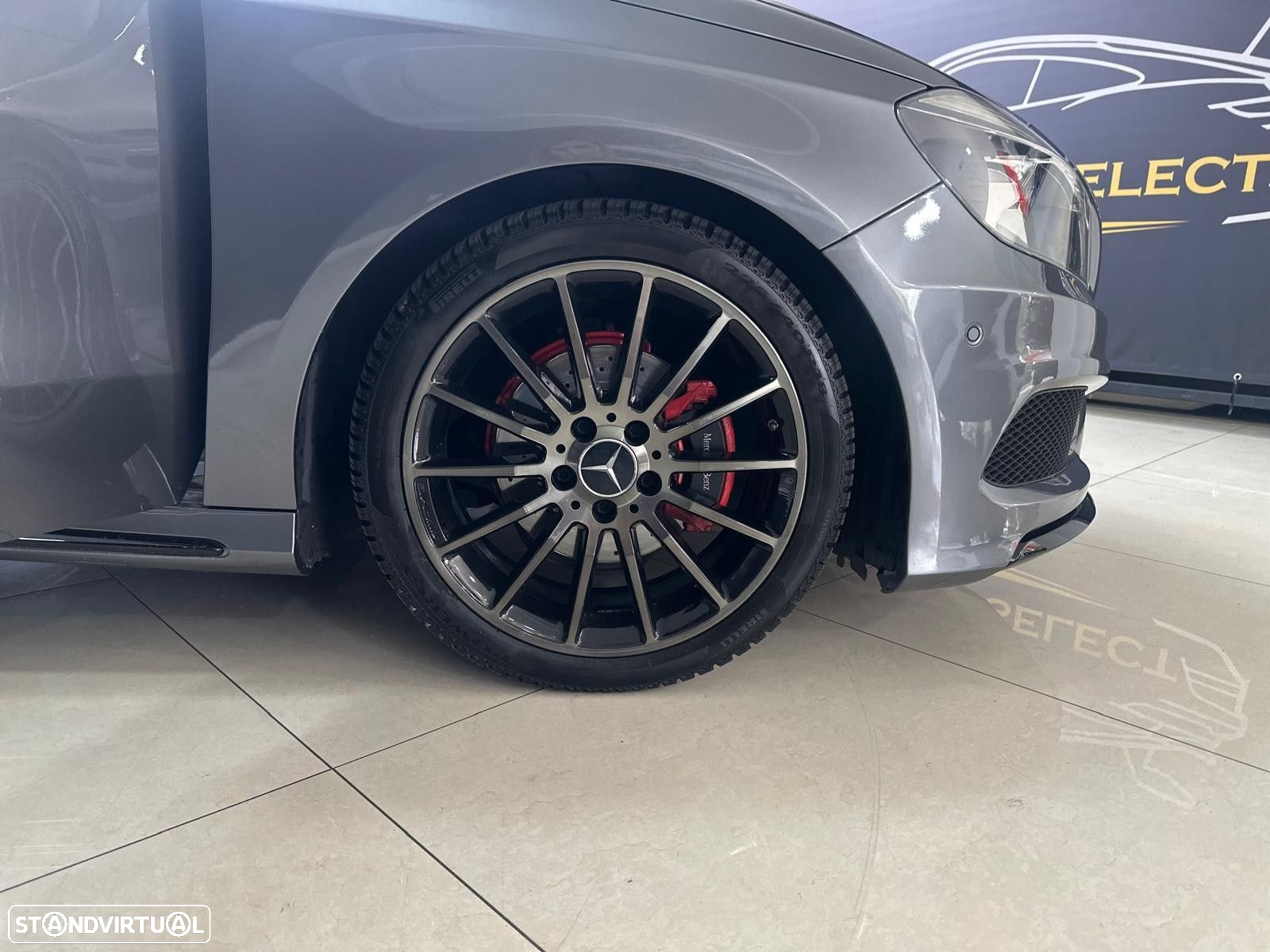 Mercedes-Benz A 180 AMG Line - 13