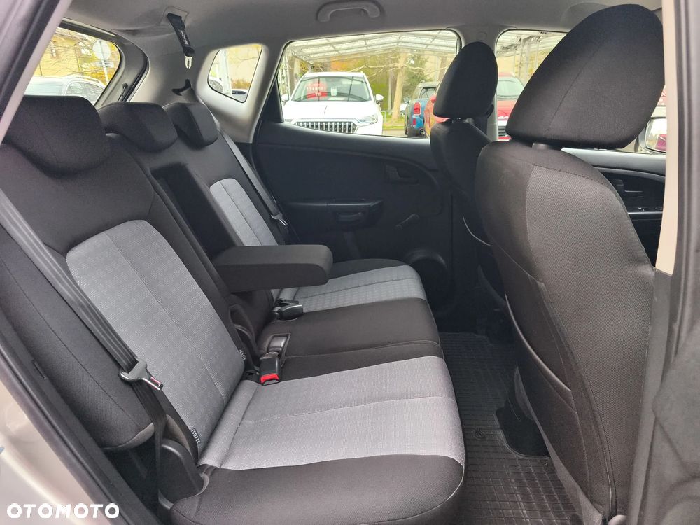 Kia Venga 1.6 M - 11