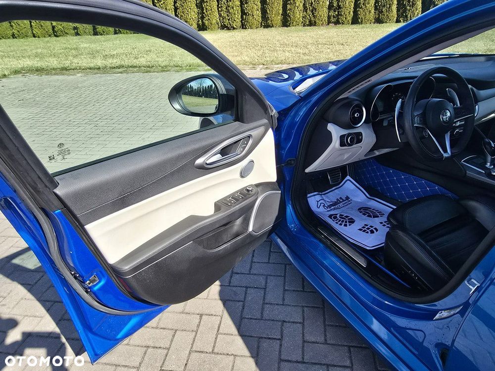 Alfa Romeo Giulia - 16