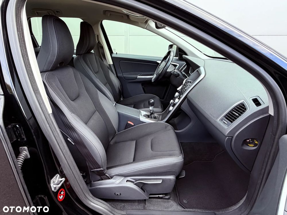 Volvo XC 60 D3 Momentum - 28