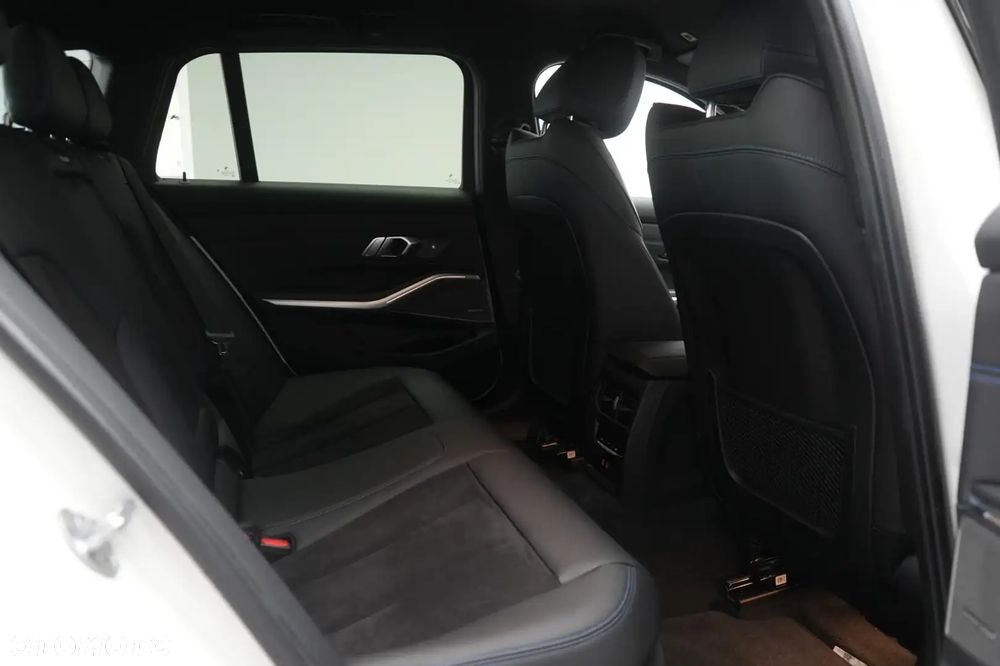BMW Seria 3 330i xDrive M Sport - 16
