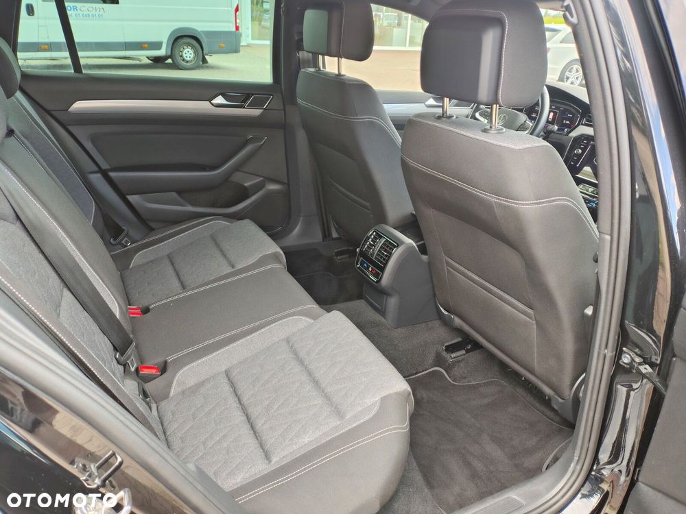 Volkswagen Passat - 16