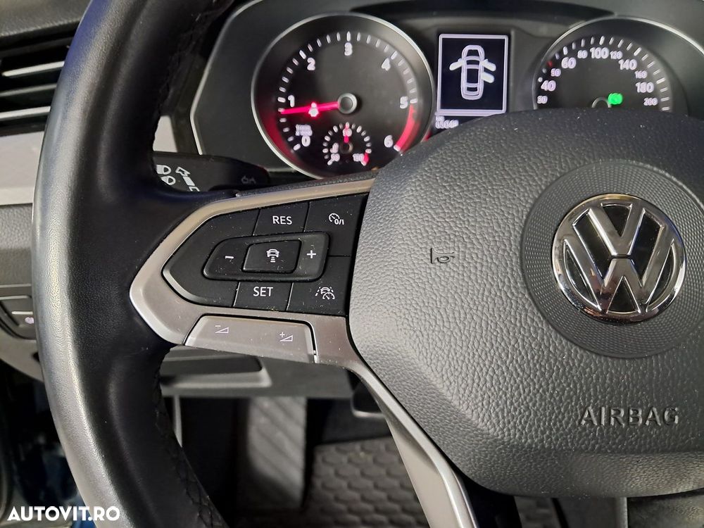 Volkswagen Passat - 12