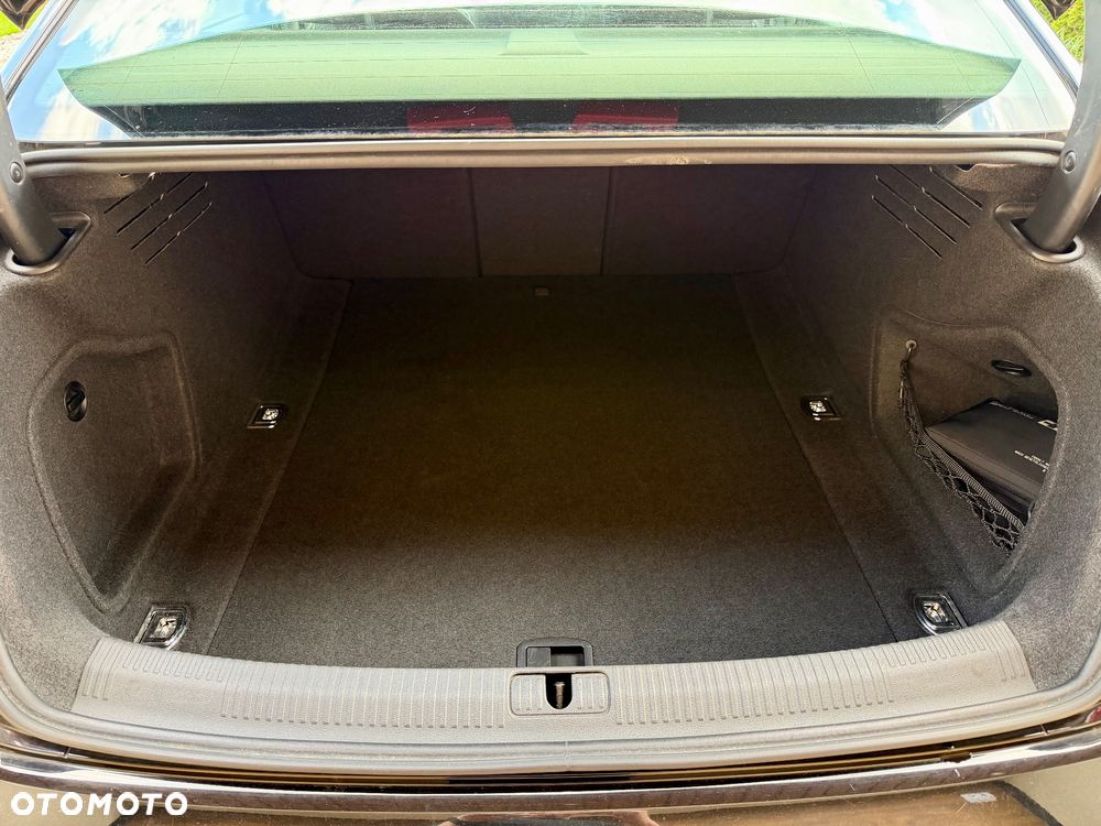 Audi A4 Limousine - 10