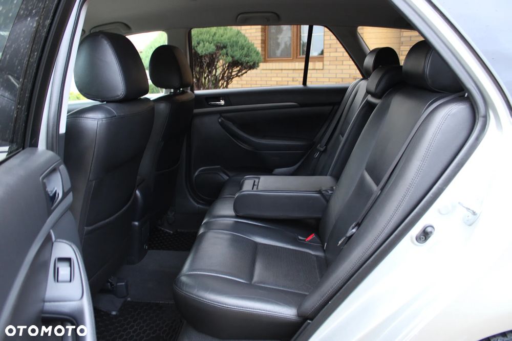 Toyota Avensis 2.0 D-4D Sol Premium - 18