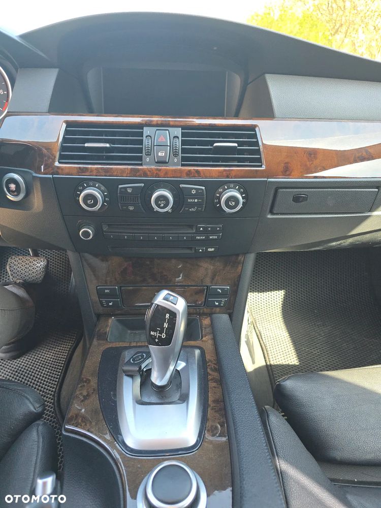 BMW Seria 5 550i - 6
