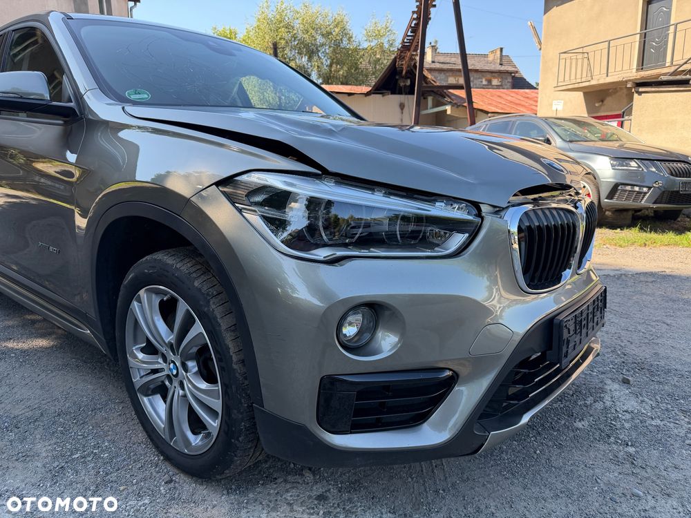 BMW X1 xDrive20i Sport Line - 10