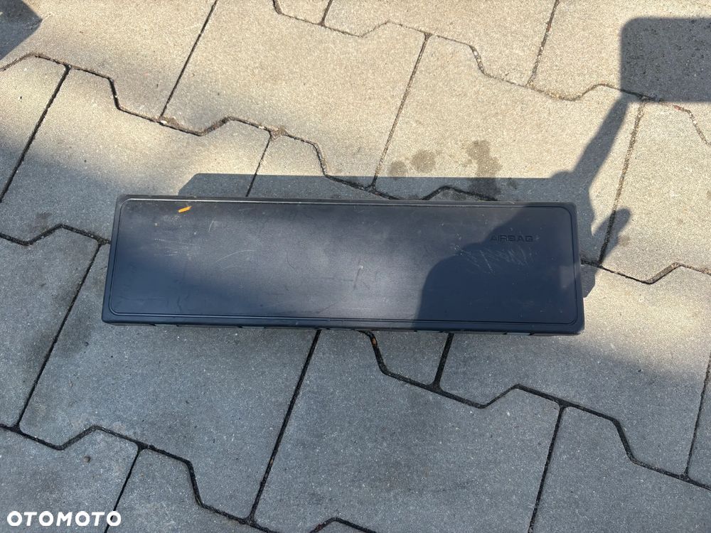 Skoda Octavia IV Mk4 poduszka powietrzna kolanowa kolanówka 5E8880841D