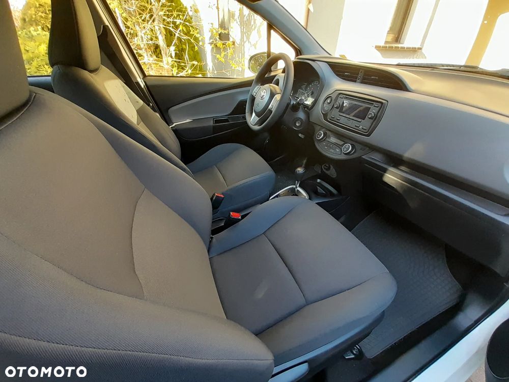 Toyota Yaris Hybrid 100 Active - 14
