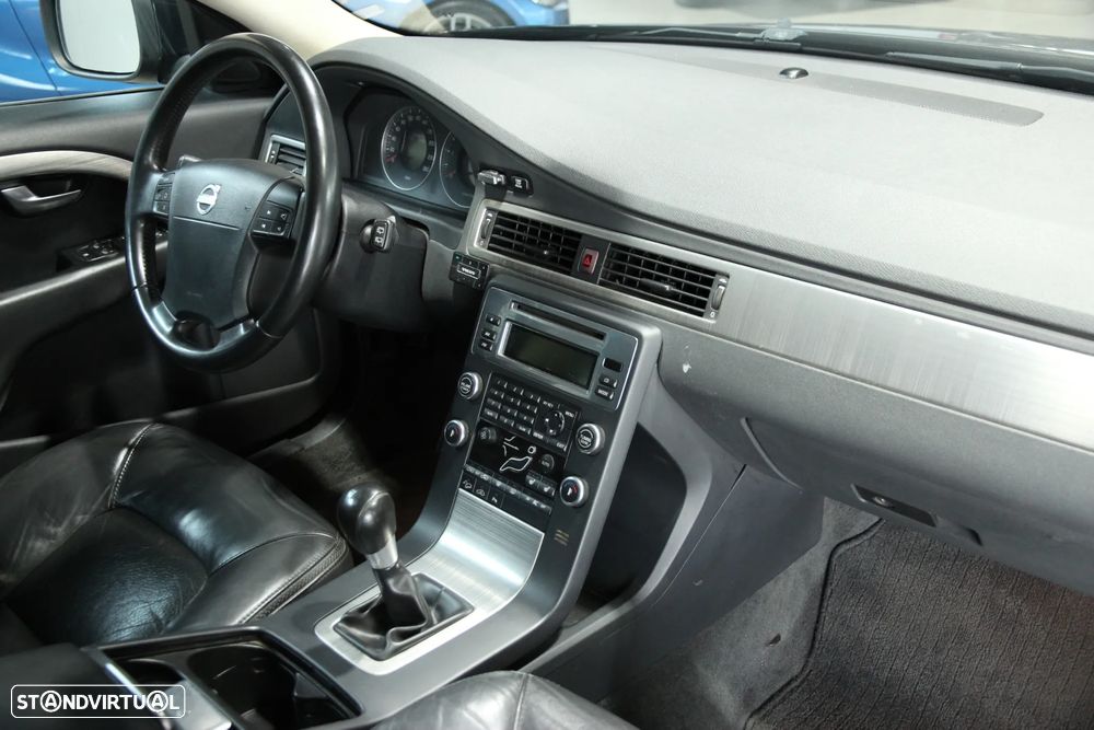 Volvo XC 70 D5 Momentum - 8