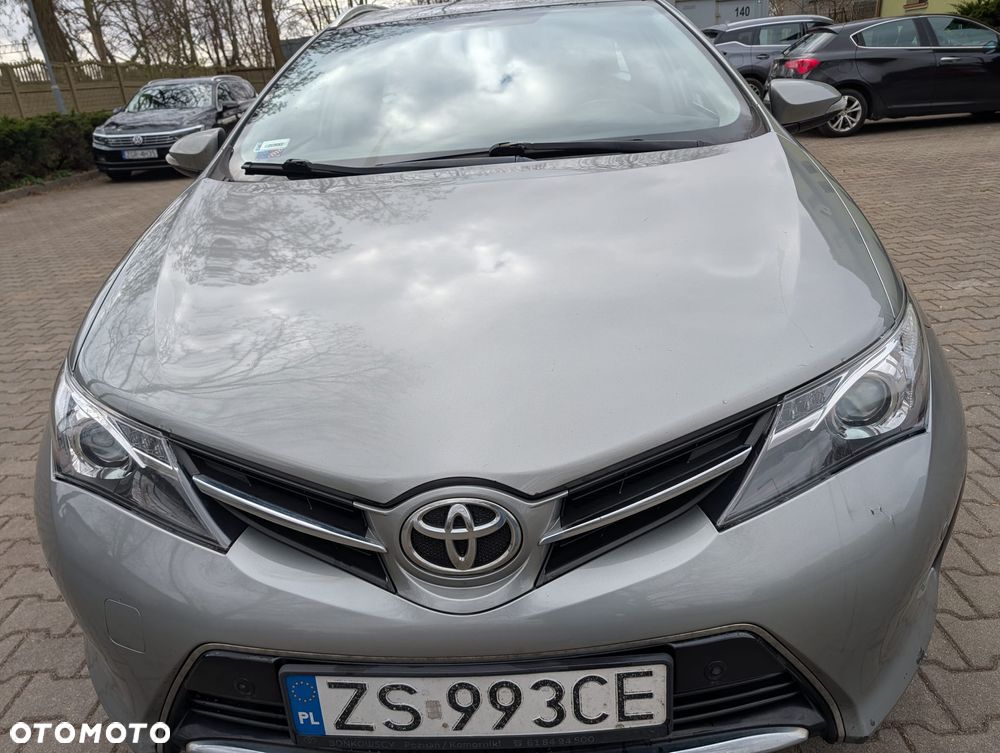 Toyota Auris 1.4 D-4D Premium Comfort - 4
