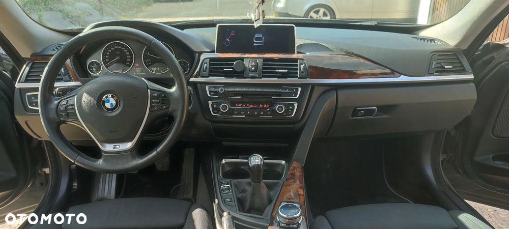BMW Seria 3 320d xDrive - 2