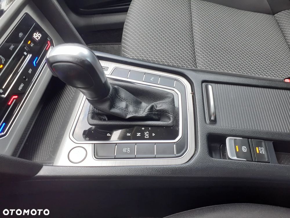 Volkswagen Passat - 23