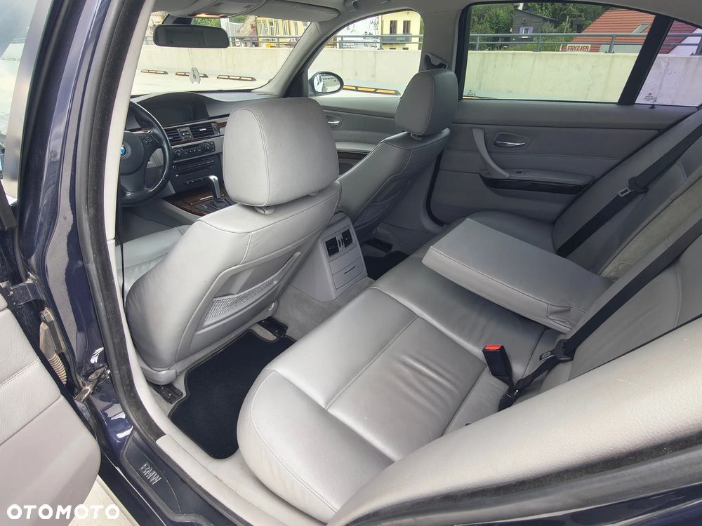 BMW Seria 3 330xi - 34