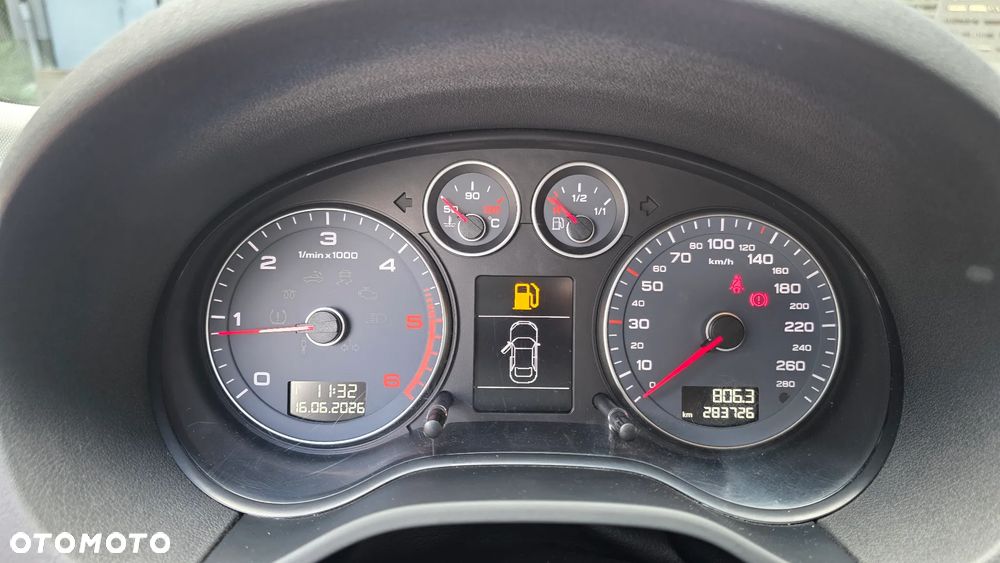 Audi A3 3-drzwiowe 1.6 TDI DPF Attraction - 32