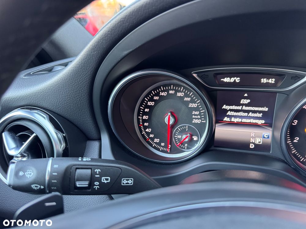 Mercedes-Benz GLA 200 7G-DCT UrbanStyle Edition - 38