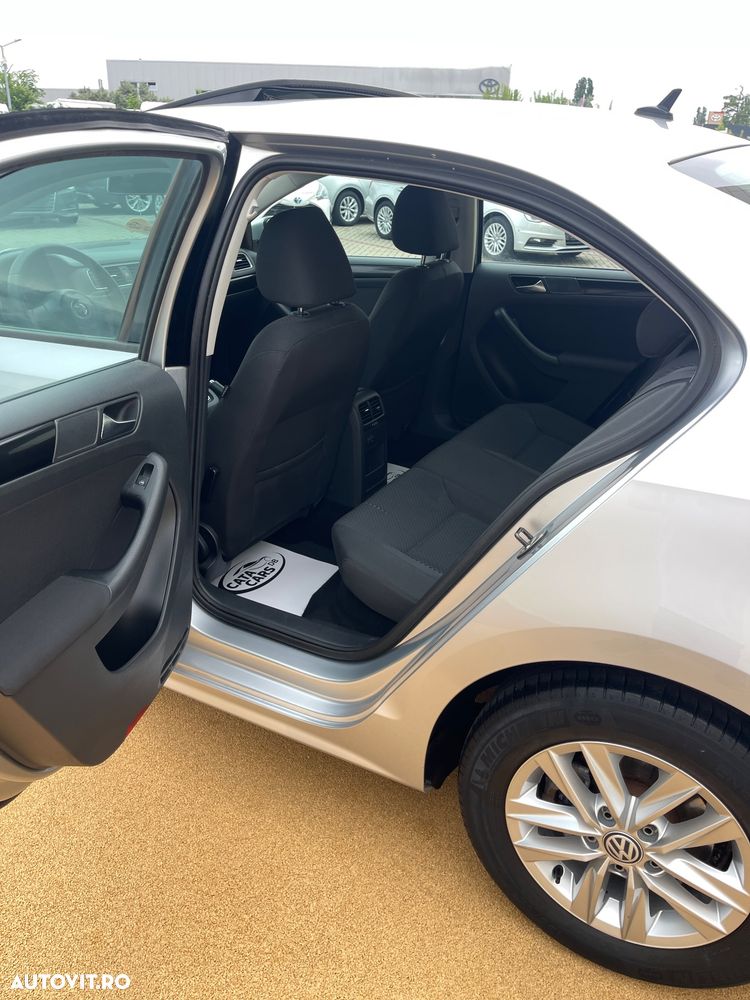 Volkswagen Jetta 1.6 TDI Blue Motion Technology Life - 27