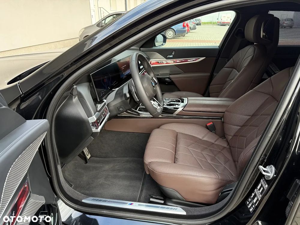BMW Seria 7 - 10