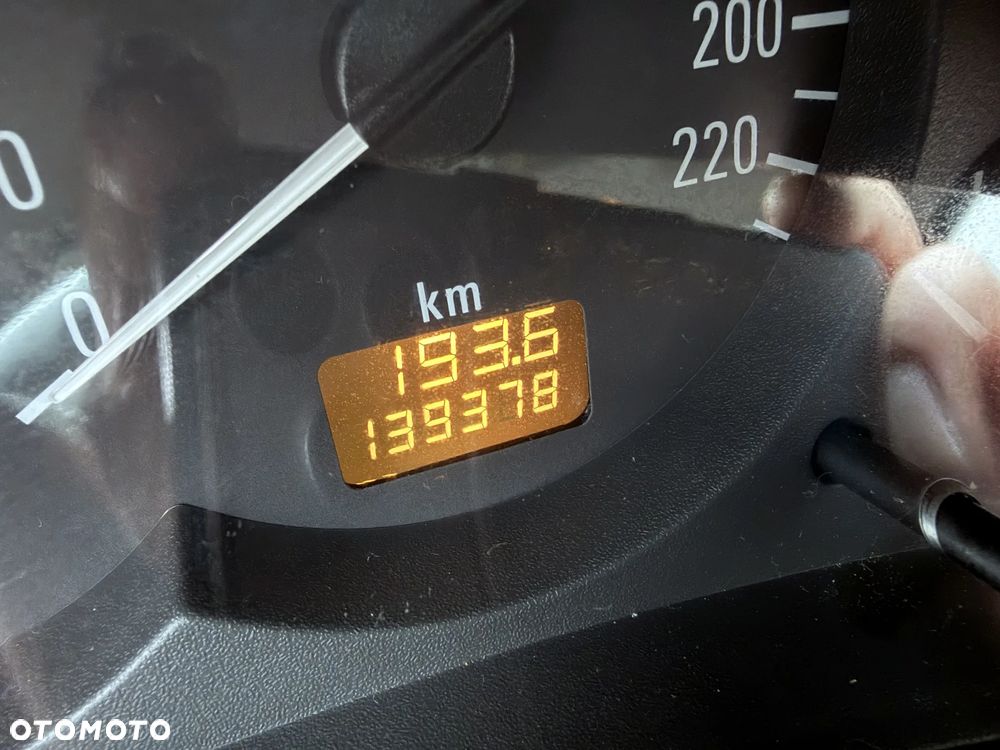 Opel Corsa 1.2 16V - 8