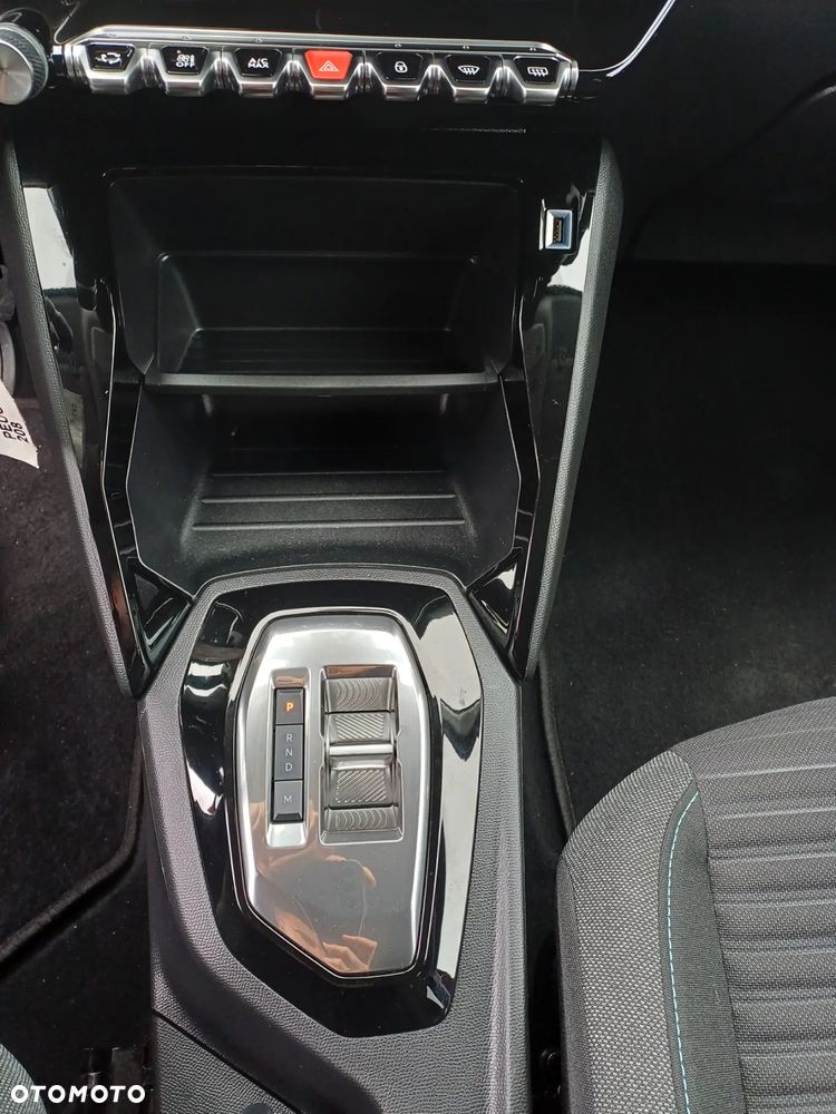 Peugeot 208 1.2 PureTech Allure S&S EAT8 - 18