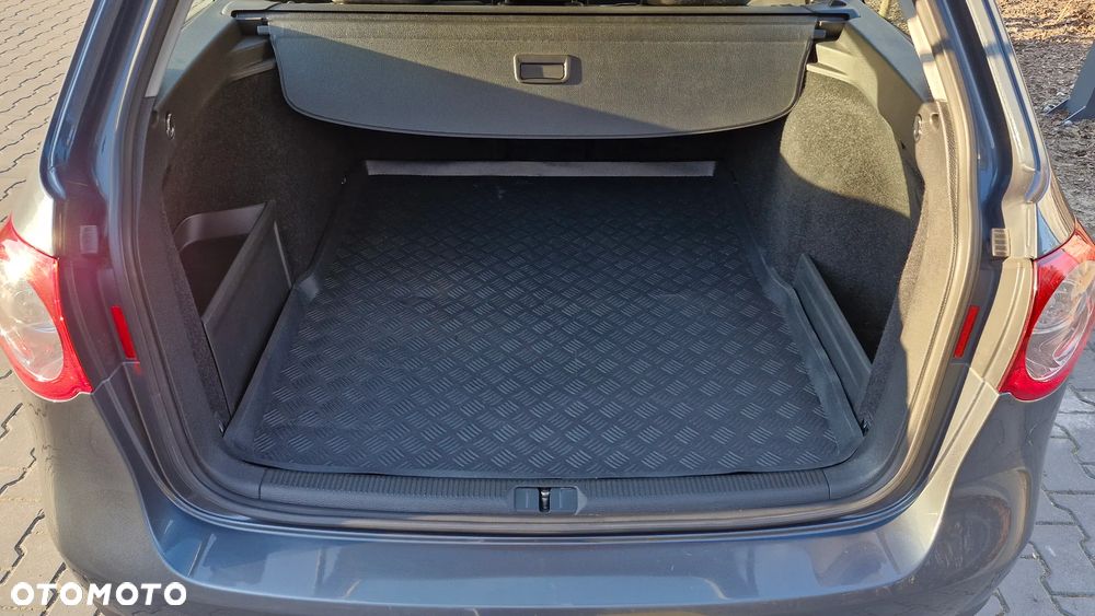 Volkswagen Passat 2.0 TDI DPF Sportline - 35