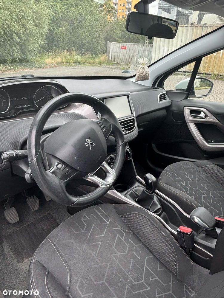 Peugeot 2008 1.2 Pure Tech Style - 5