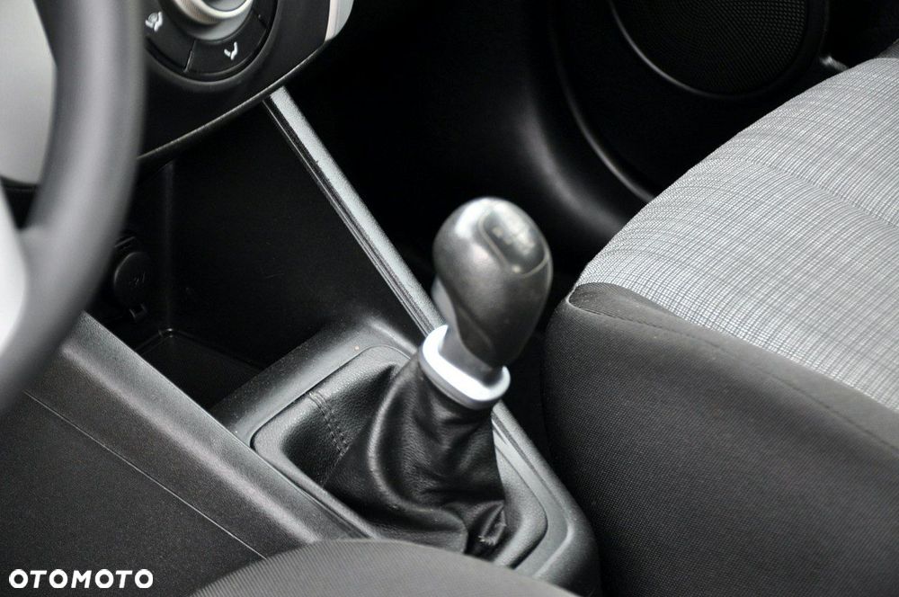Kia Venga - 34
