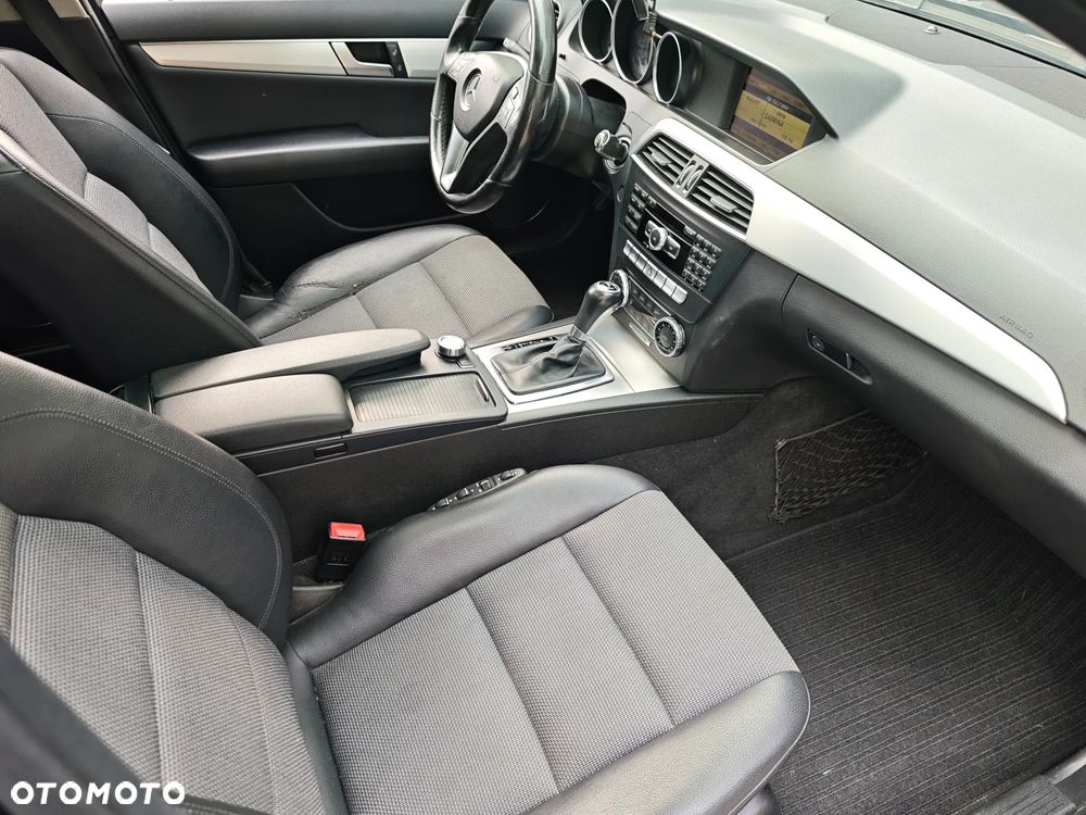 Mercedes-Benz Klasa C 250 CDI DPF (BlueEFFICIENCY) 7G-TRONIC Avantgarde - 25