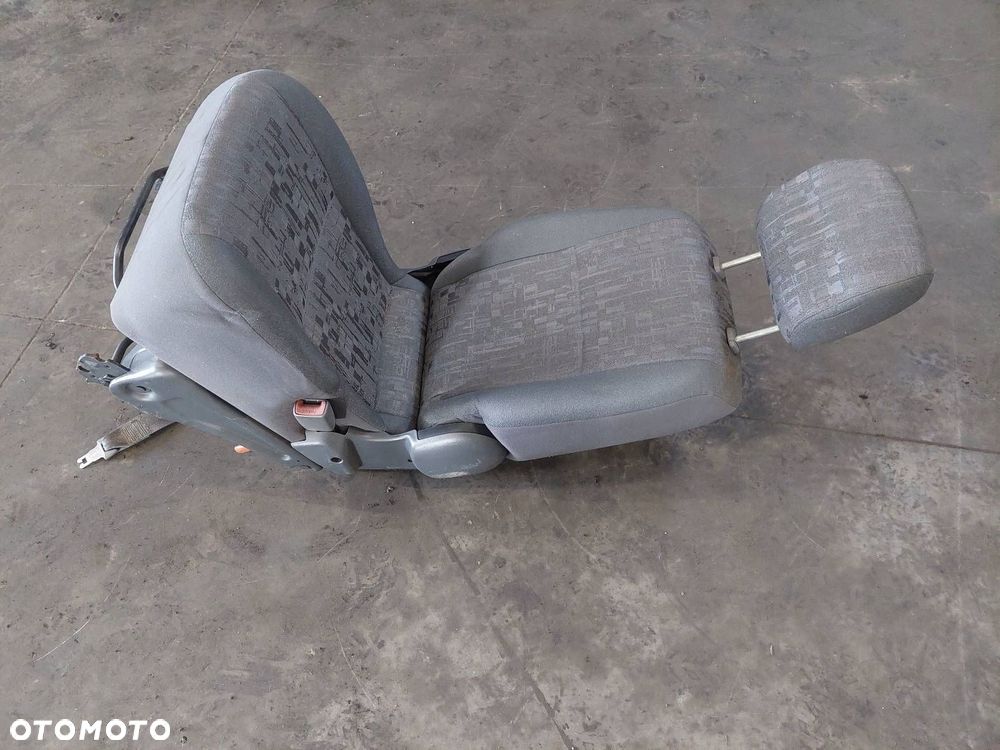 FOTEL TRZECI RZĄD PRAWY TYŁ TOYOTA PREVIA II - 3