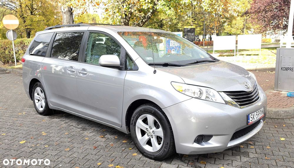 Toyota Sienna - 4