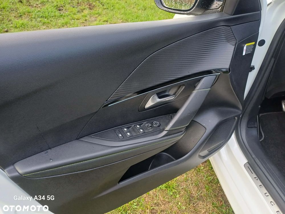 Peugeot 208 - 14