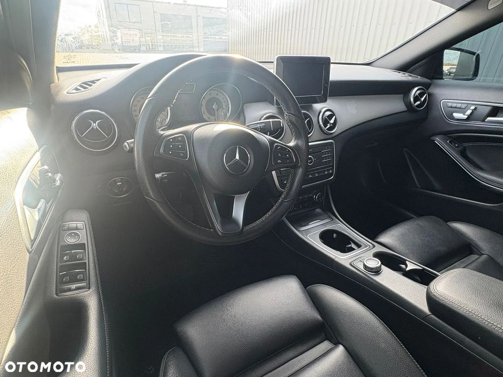 Mercedes-Benz GLA 250 4Matic 7G-DCT - 13