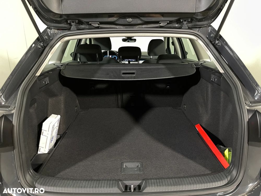 Volkswagen Golf 1.0 eTSI DSG MHEV Life - 13