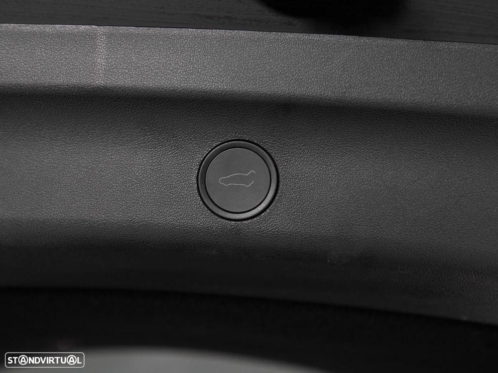 Tesla Model Y Long Range Dual Motor AWD - 16