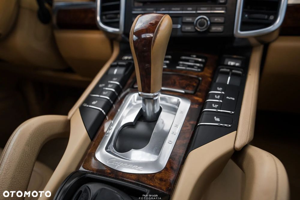 Porsche Cayenne - 22